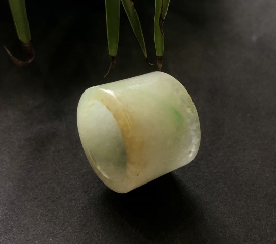 古玩玉器清代天然翡翠雕“素紋扳指”拍賣，當(dāng)前價(jià)格8500元