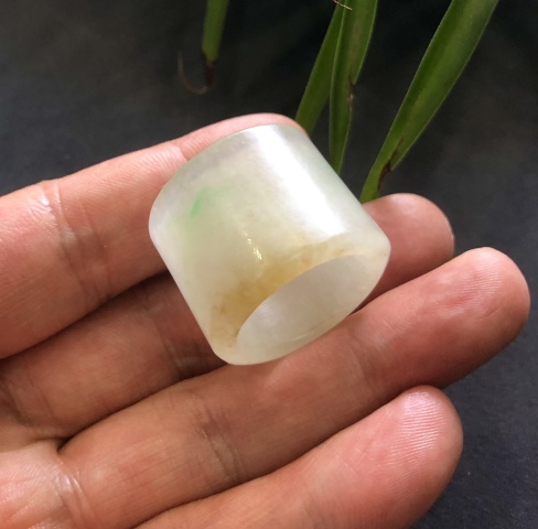 古玩玉器清代天然翡翠雕“素紋扳指”拍賣，當(dāng)前價(jià)格8500元