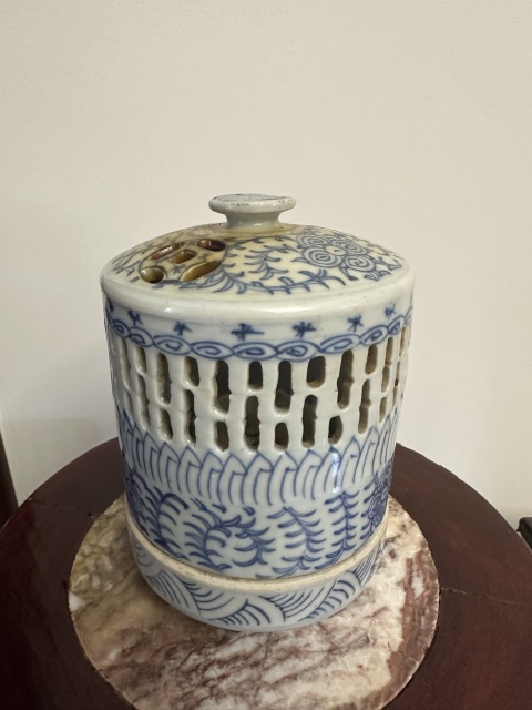 古玩陶瓷清中晚期·青花淡描花卉紋香薰拍賣，當前價格2000元