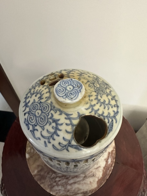古玩陶瓷清中晚期·青花淡描花卉紋香薰拍賣，當前價格2000元