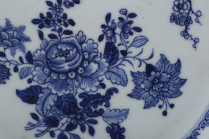 古玩陶瓷清乾隆·青花花卉紋折沿盤拍賣，當前價格198元