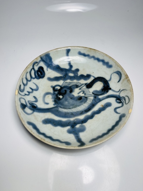 古玩陶瓷〈清中期〉青花過墻龍紋盤拍賣,當前價格0元
