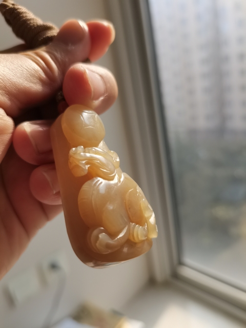 古玩玉器新疆和田玉雕“引龍進(jìn)寶”掛墜拍賣,當(dāng)前價(jià)格998元