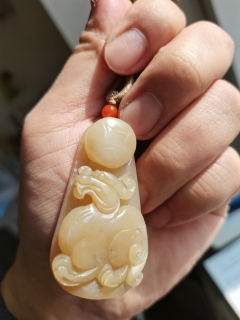 古玩玉器新疆和田玉雕“引龍進(jìn)寶”掛墜拍賣,當(dāng)前價(jià)格998元
