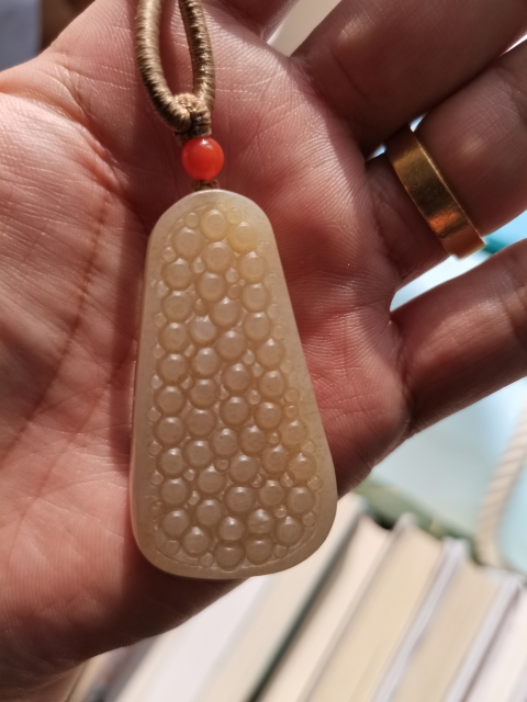 古玩玉器新疆和田玉雕“引龍進(jìn)寶”掛墜拍賣,當(dāng)前價(jià)格998元