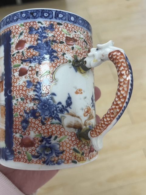 古玩陶瓷人物紋青花廣彩執(zhí)杯拍賣,當(dāng)前價(jià)格3500元
