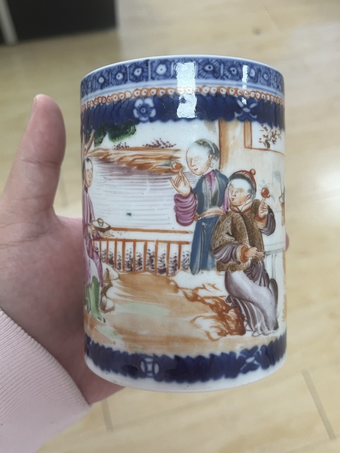 古玩陶瓷人物紋青花廣彩執(zhí)杯拍賣,當(dāng)前價(jià)格3500元