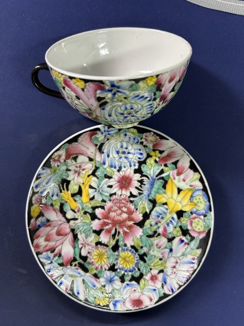 古玩陶瓷民國墨地粉彩百花不落地杯碟拍賣,當(dāng)前價格1800元
