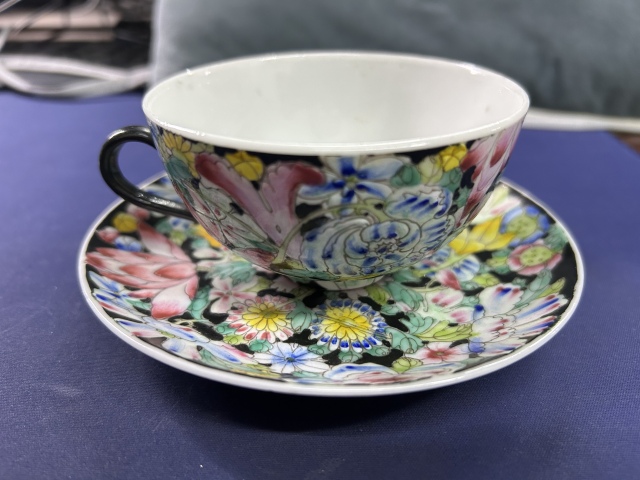 古玩陶瓷民國墨地粉彩百花不落地杯碟拍賣,當(dāng)前價格1800元