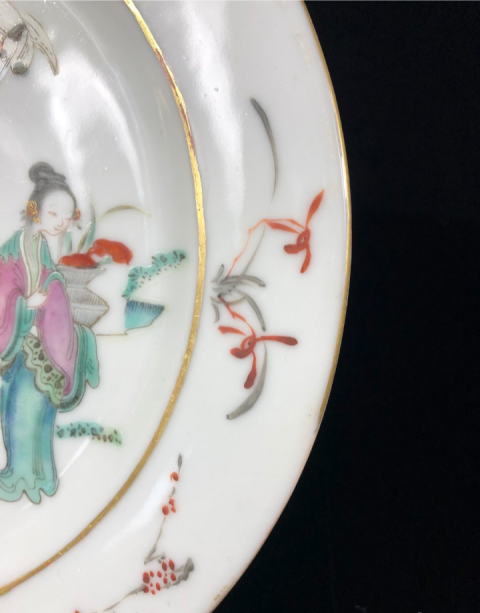 古玩陶瓷【清晚·帝國余暉時代巔峰】粉彩人物盤拍賣,當前價格5888元