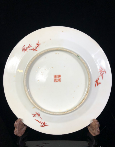 古玩陶瓷【清晚·帝國余暉時代巔峰】粉彩人物盤拍賣,當前價格5888元
