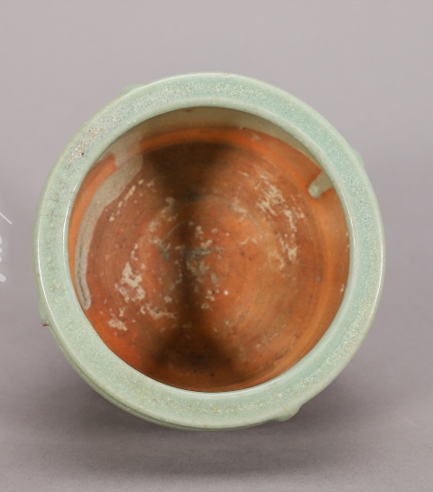古玩陶瓷【明·龍泉巔峰時代】青釉鼓釘三足爐拍賣,當(dāng)前價格6000元