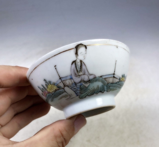 古玩陶瓷民國(guó)粉彩桃花美女詩文杯拍賣，當(dāng)前價(jià)格800元