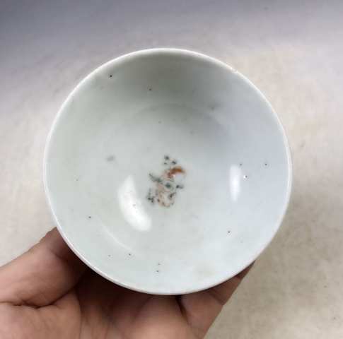 古玩陶瓷民國(guó)粉彩桃花美女詩文杯拍賣，當(dāng)前價(jià)格800元