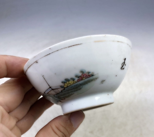 古玩陶瓷民國(guó)粉彩桃花美女詩文杯拍賣，當(dāng)前價(jià)格800元