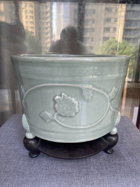 古玩陶瓷明早期龍泉窯剔刻牡丹紋香爐拍賣，當前價格23000元