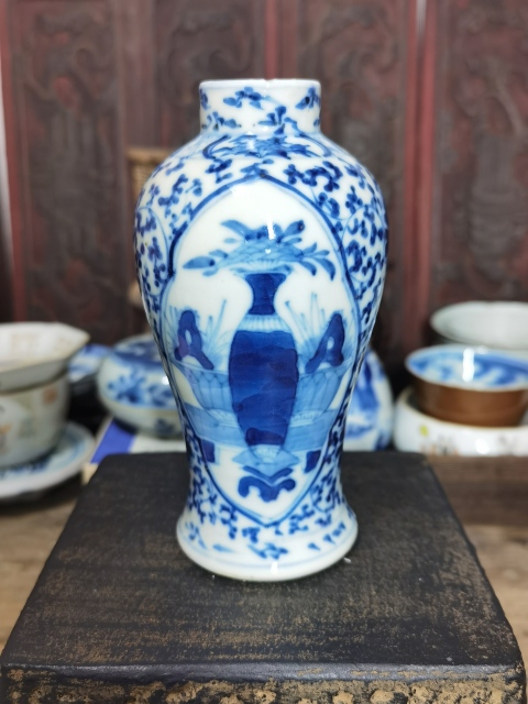 古玩陶瓷青花開光博古圖雞腿瓶拍賣,當(dāng)前價格1280元