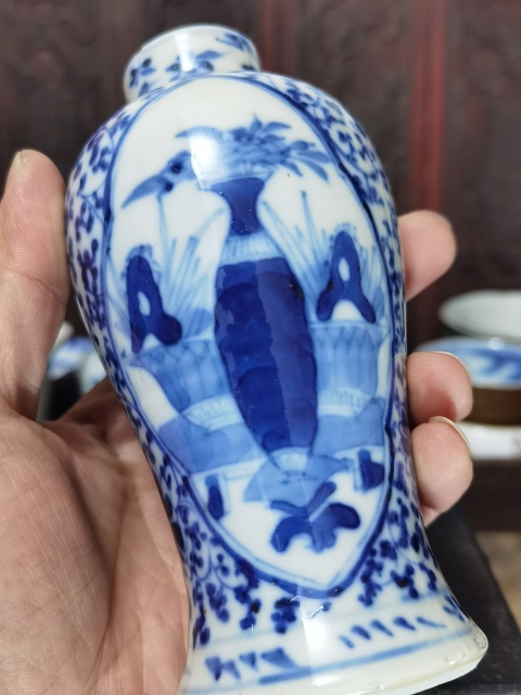 古玩陶瓷青花開光博古圖雞腿瓶拍賣,當(dāng)前價格1280元