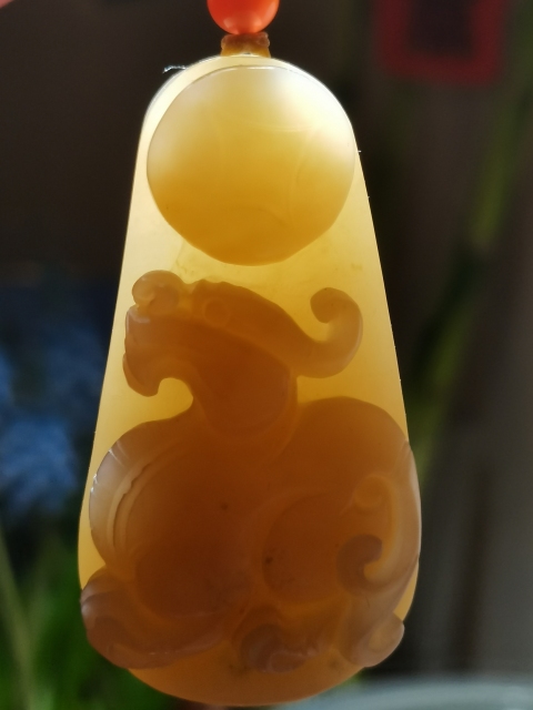 古玩玉器新疆和田玉雕“引龍進(jìn)寶”掛墜拍賣,當(dāng)前價(jià)格998元