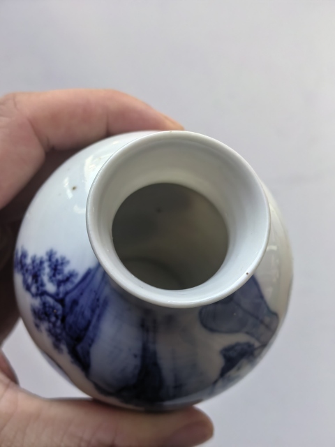 古玩陶瓷人物紋青花梅瓶拍賣，當(dāng)前價(jià)格8000元