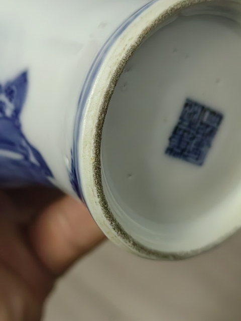 古玩陶瓷人物紋青花梅瓶拍賣，當(dāng)前價(jià)格8000元