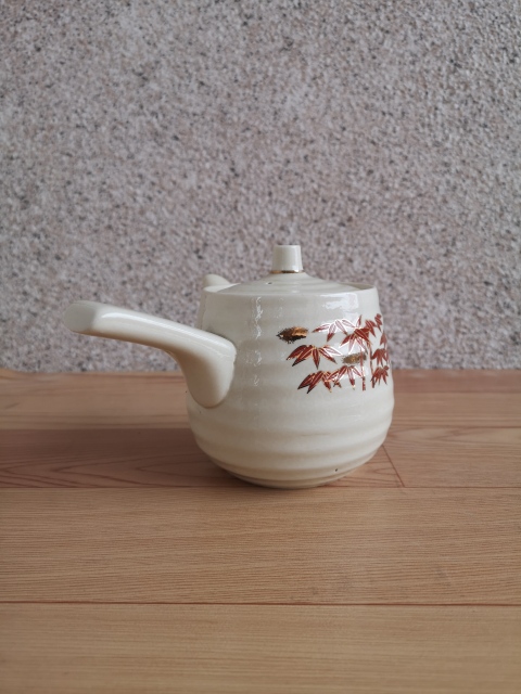 古玩陶瓷竹紋側把壺拍賣,當前價格398元