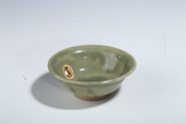 古玩陶瓷明代·青釉蟹甲茶碗拍賣，當前價格1800元