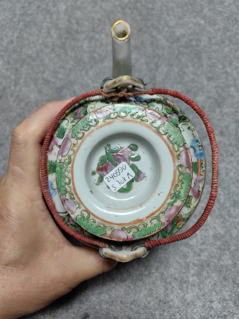 古玩陶瓷人物花鳥蝶紋廣彩提梁壺拍賣，當前價格460元