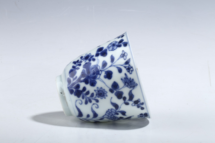 古玩陶瓷康熙·青花折枝花卉紋鈴鐺杯拍賣，當前價格187元