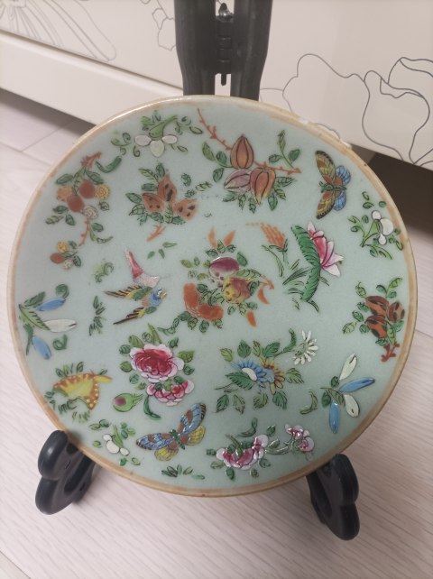 域鉴古玩】清中期.豆青釉粉彩花鸟盘拍卖价格/图片/值多少钱