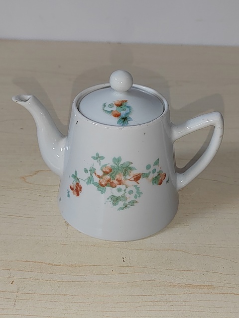 古玩陶瓷花卉紋執壺拍賣,當前價格100元