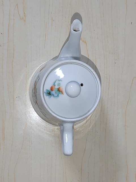 古玩陶瓷花卉紋執壺拍賣,當前價格100元