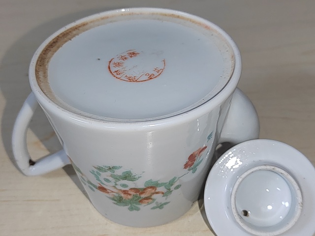 古玩陶瓷花卉紋執壺拍賣,當前價格100元