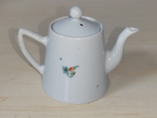 古玩陶瓷花卉紋執壺拍賣,當前價格100元