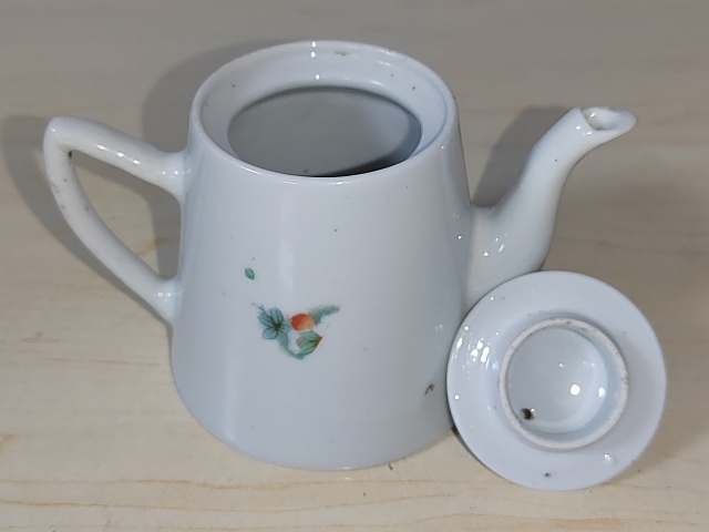 古玩陶瓷花卉紋執壺拍賣,當前價格100元