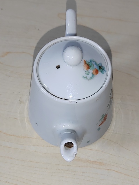 古玩陶瓷花卉紋執壺拍賣,當前價格100元
