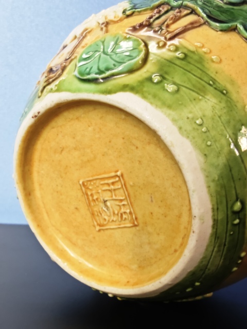 古玩陶瓷民國王炳榮款素三彩貼塑一路連科紋蓋罐拍賣,當前價格3600元
