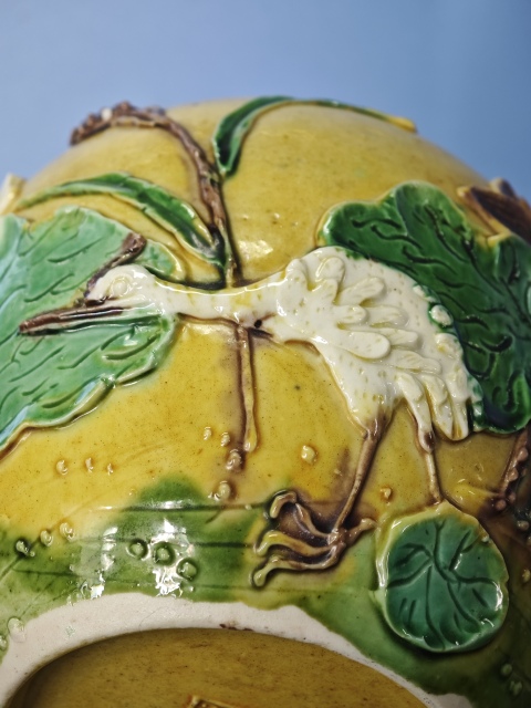 古玩陶瓷民國王炳榮款素三彩貼塑一路連科紋蓋罐拍賣,當前價格3600元