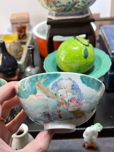 古玩陶瓷粉彩劉海戲金蟾拍賣,當前價格18000元