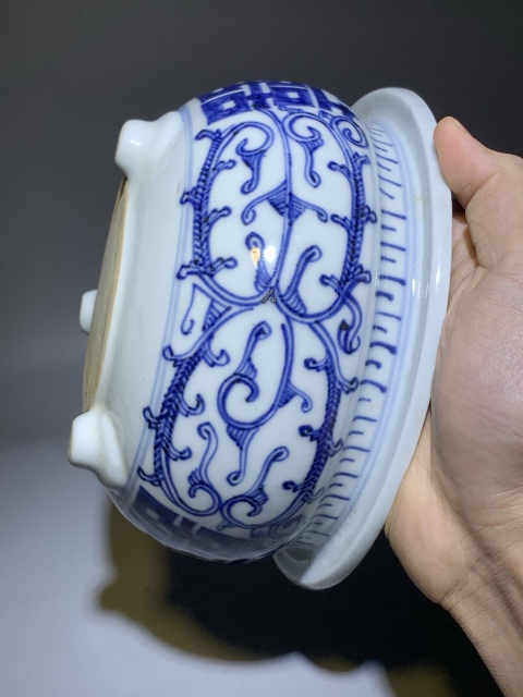 古玩陶瓷（精工細路）青花纏枝囍字紋三足香爐拍賣，當前價格4888元