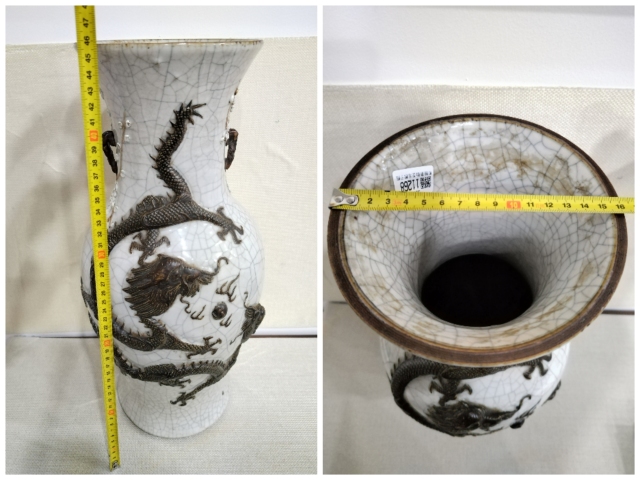 古玩陶瓷哥釉***貼塑龍紋撇口瓶拍賣,當前價格3900元