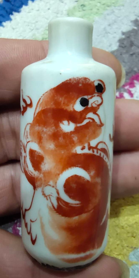 古玩陶瓷清代礬紅彩獅子紋鼻煙壺拍賣，當前價格2128元