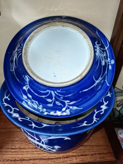 古玩陶瓷霽藍(lán)釉堆白花卉紋花盆拍賣,當(dāng)前價(jià)格7500元