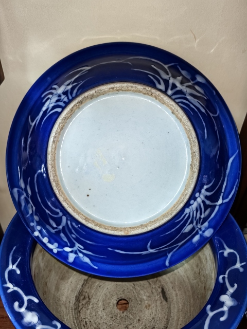 古玩陶瓷霽藍(lán)釉堆白花卉紋花盆拍賣,當(dāng)前價(jià)格7500元