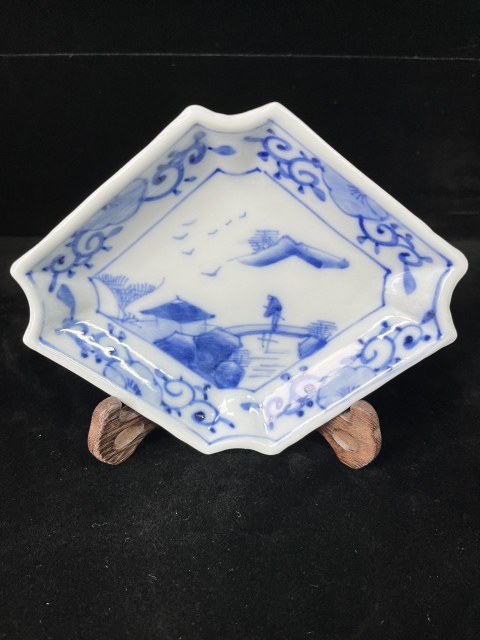 清晚期 青花山水人物紋菱形盤拍賣，當前價格260元