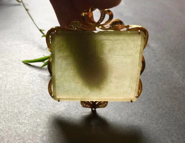 古玩玉器清代天然翡翠雕“雙龍捧壽”飾件拍賣，當前價格35000元