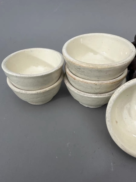 古玩陶瓷明末的一組白釉壓手杯小杯八個一組一起走G0039拍賣，當前價格1680元