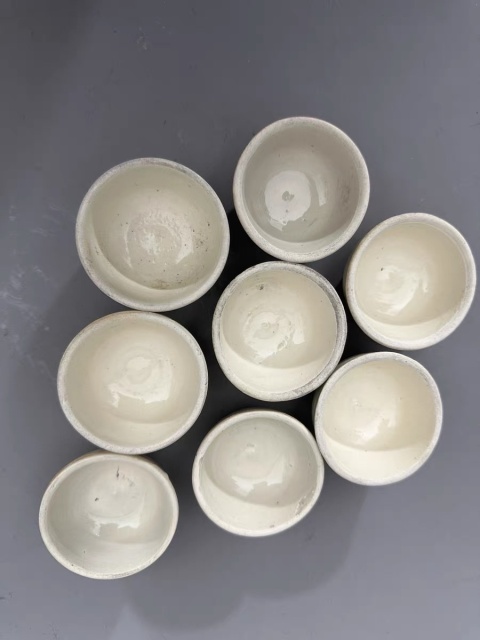 古玩陶瓷明末的一組白釉壓手杯小杯八個一組一起走G0039拍賣，當前價格1680元