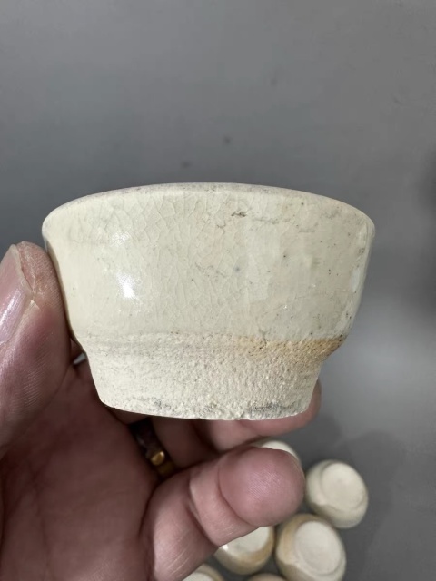 古玩陶瓷明末的一組白釉壓手杯小杯八個一組一起走G0039拍賣，當前價格1680元