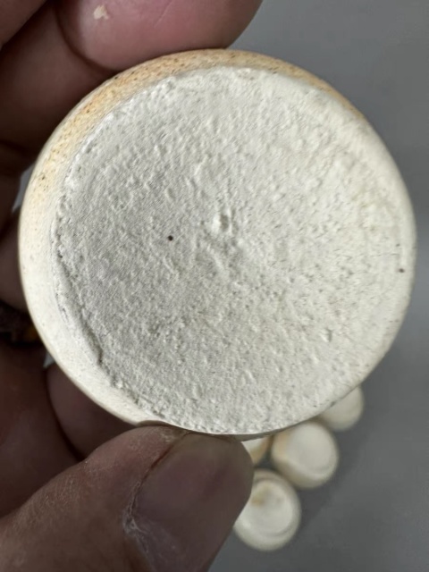 古玩陶瓷明末的一組白釉壓手杯小杯八個一組一起走G0039拍賣，當前價格1680元